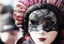 Kvinna i mask